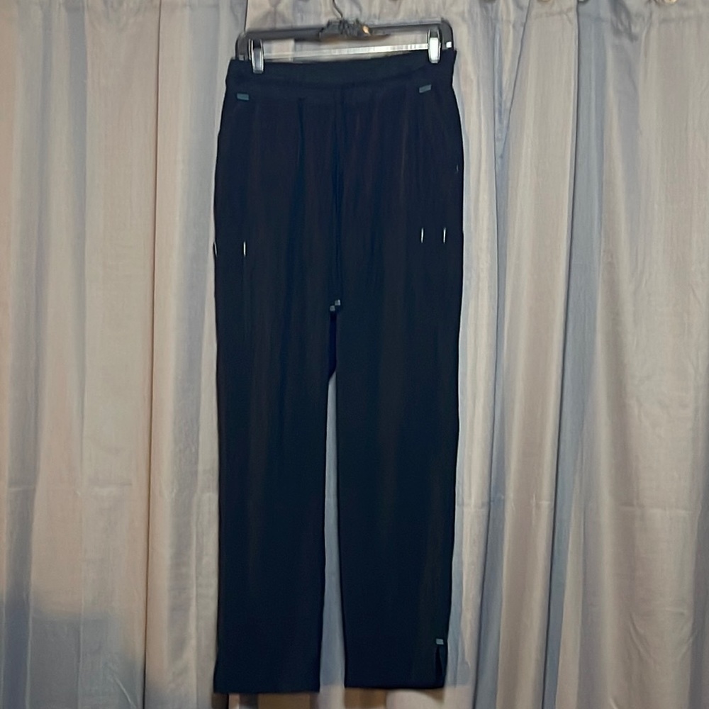 Ladies size medium ScrubStar pants in black. Only worn a few times.